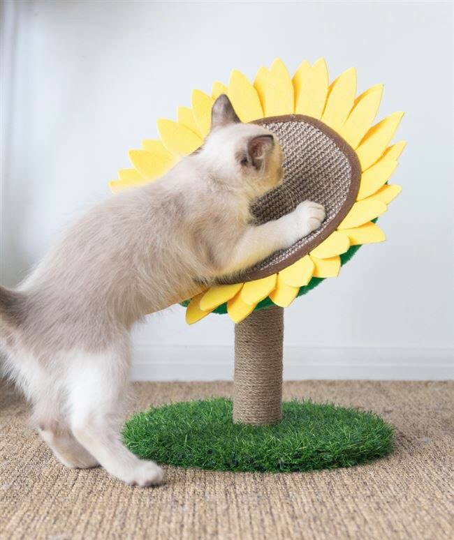 Sunflower Cat Scratching Post with Sisal
